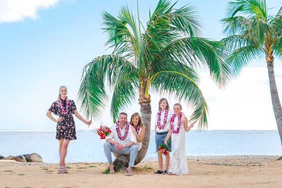 A small family wedding on an Oahu beach