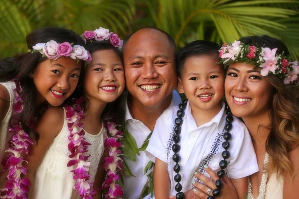 Family-at-Hawaiian-Beach-Wedding.jpg